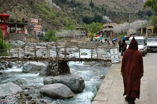 Passerelle sur l’oued à Setti Fatma