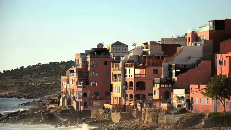 Village de Taghazout au bord de l’océan