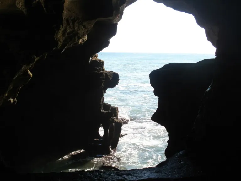 Ouverture des grottes d’Hercule sur l’océan, Tanger